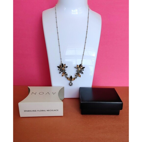 Avon Sparkling Floral Necklace Statement Jewelry Silver Tone Crystal Boxed Gift - Picture 15 of 16